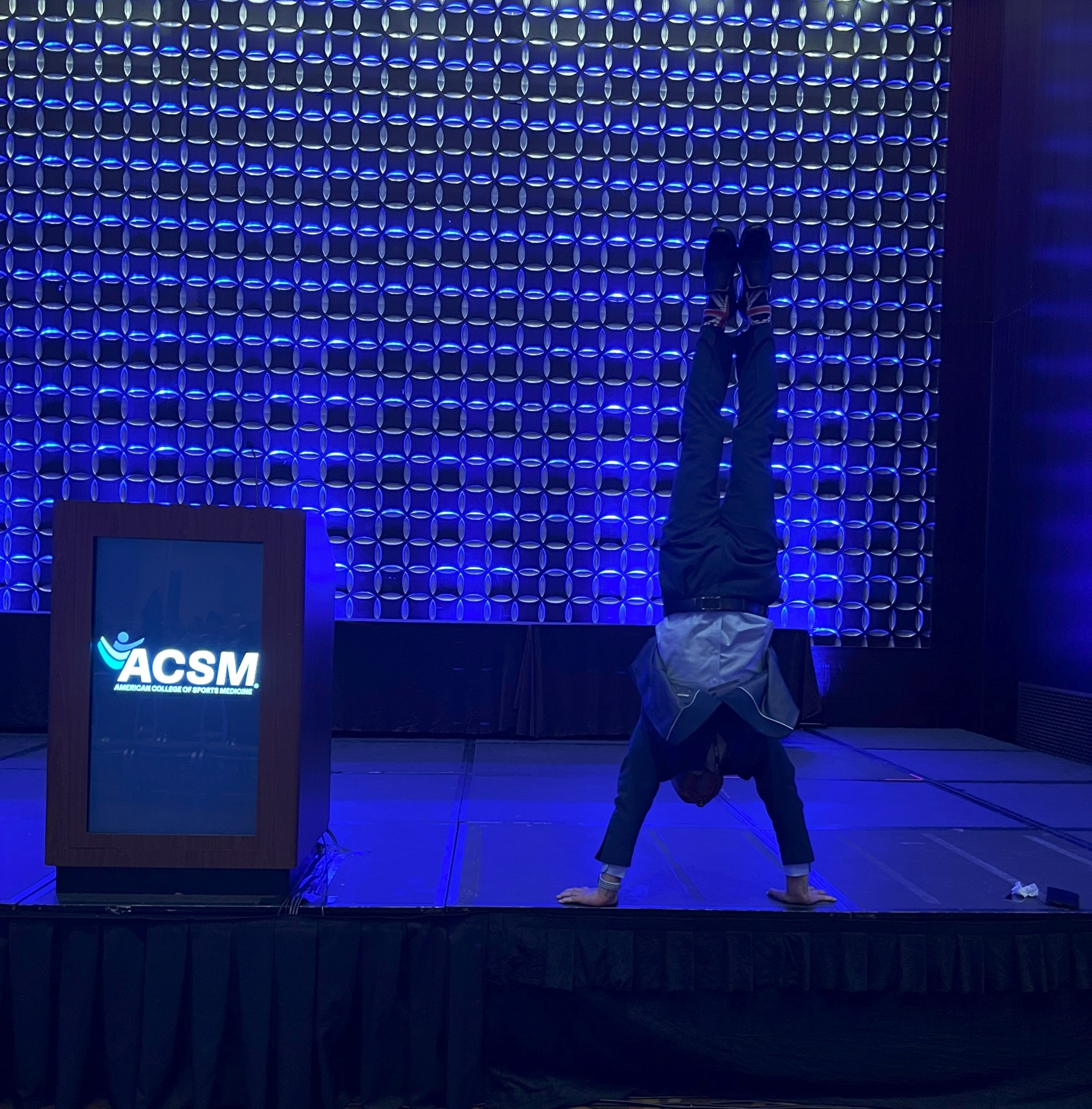 Kolimechkov performing a handstand at the 2024 ACSM Conference in Boston